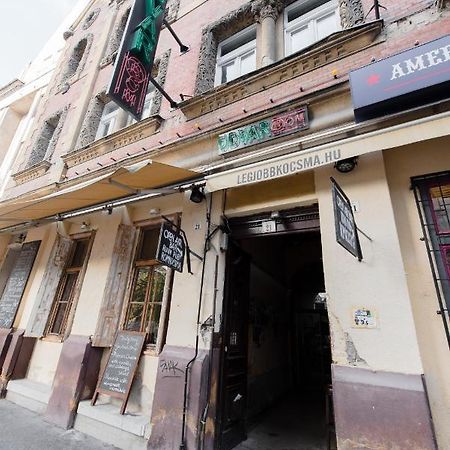 Budapest Party Hostel At Udvarom Экстерьер фото