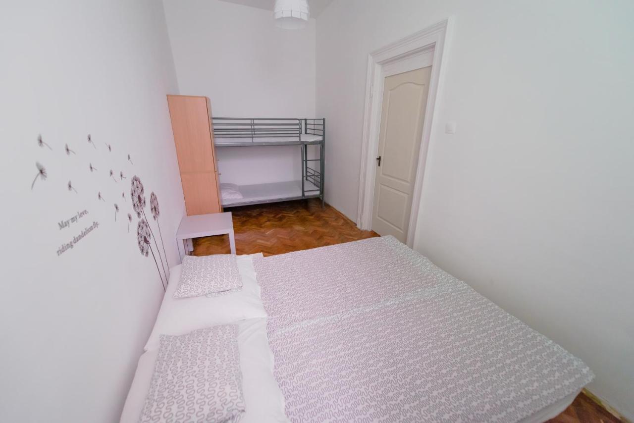 Budapest Party Hostel At Udvarom Экстерьер фото