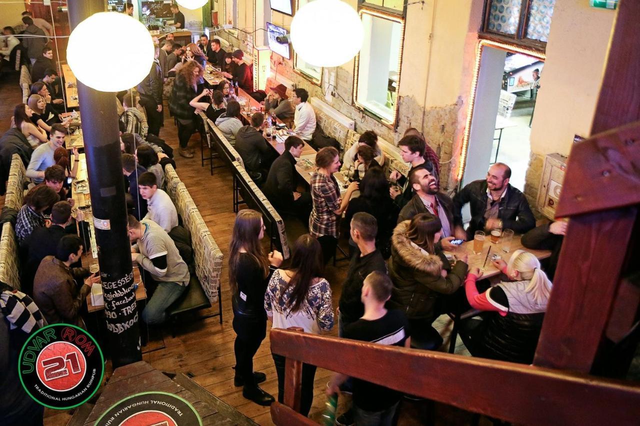 Budapest Party Hostel At Udvarom Экстерьер фото