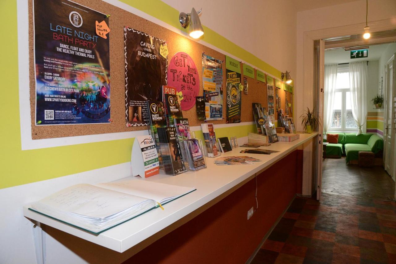 Budapest Party Hostel At Udvarom Экстерьер фото