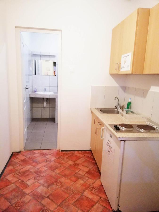 Budapest Party Hostel At Udvarom Экстерьер фото