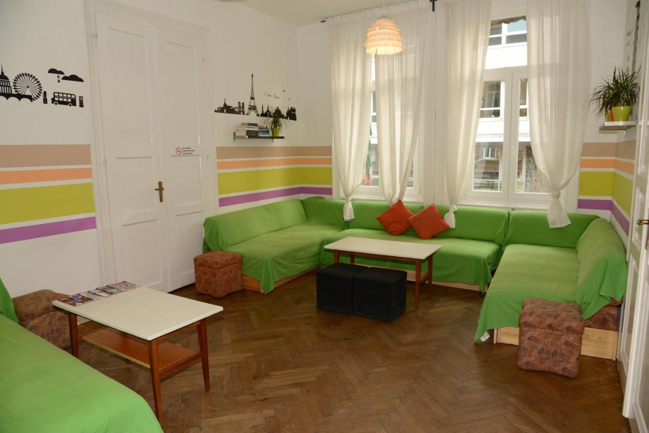 Budapest Party Hostel At Udvarom Экстерьер фото