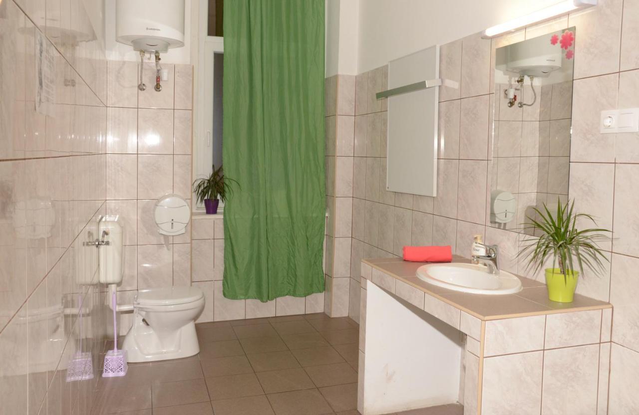 Budapest Party Hostel At Udvarom Экстерьер фото