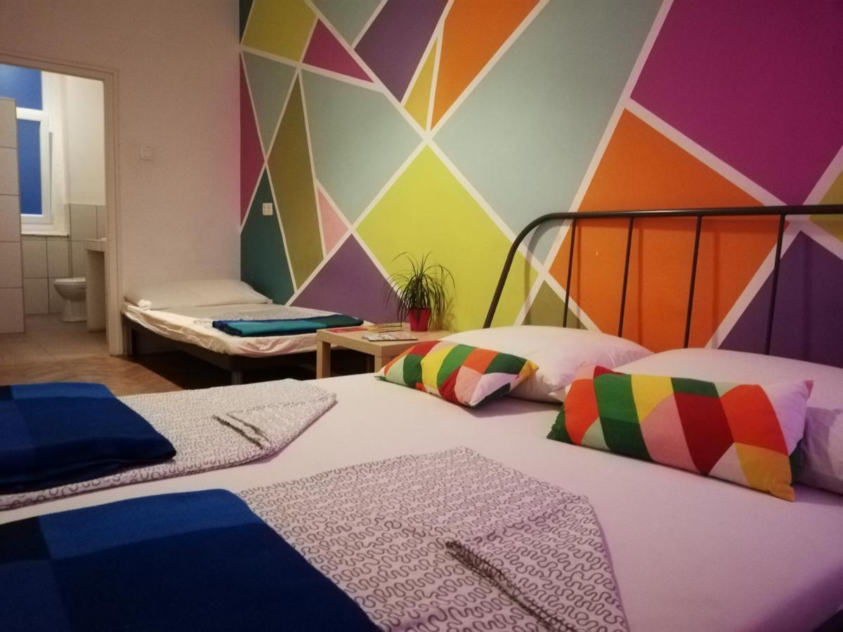 Budapest Party Hostel At Udvarom Экстерьер фото